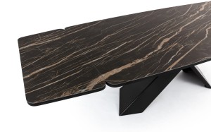 Designerski stół ze spiekiem kwarcowym polskiego producenta mebli