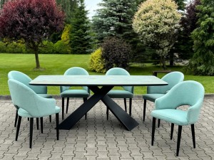 Nowoczesny stół ze spiekiem ossido verderame do eleganckiej jadalni